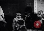 Standbild Leben in West-Berlin gegen Osten Berlin Berlin Deutschland, 1961, aus Sekunde 10 historischem Filmmaterial Videoclip 65675037559