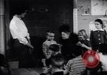 Standbild Leben in West-Berlin gegen Osten Berlin Berlin Deutschland, 1961, aus Sekunde 13 historischem Filmmaterial Videoclip 65675037559