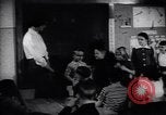 Standbild Leben in West-Berlin gegen Osten Berlin Berlin Deutschland, 1961, aus Sekunde 14 historischem Filmmaterial Videoclip 65675037559