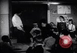 Standbild Leben in West-Berlin gegen Osten Berlin Berlin Deutschland, 1961, aus Sekunde 15 historischem Filmmaterial Videoclip 65675037559
