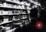 Standbild Leben in West-Berlin gegen Osten Berlin Berlin Deutschland, 1961, aus Sekunde 17 historischem Filmmaterial Videoclip 65675037559
