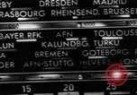 Standbild Leben in West-Berlin gegen Osten Berlin Berlin Deutschland, 1961, aus Sekunde 26 historischem Filmmaterial Videoclip 65675037559