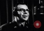 Standbild Leben in West-Berlin gegen Osten Berlin Berlin Deutschland, 1961, aus Sekunde 29 historischem Filmmaterial Videoclip 65675037559