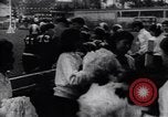 Standbild Leben in West-Berlin gegen Osten Berlin Berlin Deutschland, 1961, aus Sekunde 41 historischem Filmmaterial Videoclip 65675037559