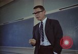 Standbild Thomas Schelling Cambridge Massachusetts USA, 1967, aus Sekunde 51 historischem Filmmaterial Videoclip 65675037569