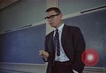 Standbild Thomas Schelling Cambridge Massachusetts USA, 1967, aus Sekunde 52 historischem Filmmaterial Videoclip 65675037569