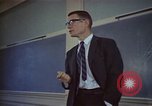 Standbild Thomas Schelling Cambridge Massachusetts USA, 1967, aus Sekunde 53 historischem Filmmaterial Videoclip 65675037569