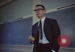 Standbild Thomas Schelling Cambridge Massachusetts USA, 1967, aus Sekunde 54 historischem Filmmaterial Videoclip 65675037569