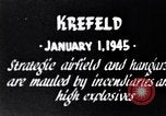 Standbild us bomber angreifen Krefeld Deutschland in Zweiten Weltkrieg Krefeld Deutschland, 1945, aus Sekunde 4 historischem Filmmaterial Videoclip 65675037592