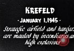 Standbild us bomber angreifen Krefeld Deutschland in Zweiten Weltkrieg Krefeld Deutschland, 1945, aus Sekunde 7 historischem Filmmaterial Videoclip 65675037592