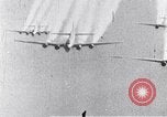 Standbild us bomber angreifen Krefeld Deutschland in Zweiten Weltkrieg Krefeld Deutschland, 1945, aus Sekunde 8 historischem Filmmaterial Videoclip 65675037592
