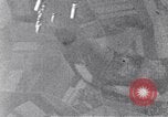 Standbild us bomber angreifen Krefeld Deutschland in Zweiten Weltkrieg Krefeld Deutschland, 1945, aus Sekunde 19 historischem Filmmaterial Videoclip 65675037592