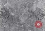 Standbild us bomber angreifen Krefeld Deutschland in Zweiten Weltkrieg Krefeld Deutschland, 1945, aus Sekunde 24 historischem Filmmaterial Videoclip 65675037592