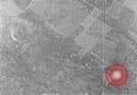 Standbild us bomber angreifen Krefeld Deutschland in Zweiten Weltkrieg Krefeld Deutschland, 1945, aus Sekunde 26 historischem Filmmaterial Videoclip 65675037592