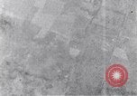 Standbild us bomber angreifen Krefeld Deutschland in Zweiten Weltkrieg Krefeld Deutschland, 1945, aus Sekunde 29 historischem Filmmaterial Videoclip 65675037592