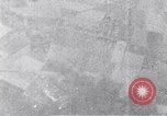 Standbild us bomber angreifen Krefeld Deutschland in Zweiten Weltkrieg Krefeld Deutschland, 1945, aus Sekunde 35 historischem Filmmaterial Videoclip 65675037592