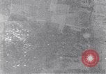 Standbild us bomber angreifen Krefeld Deutschland in Zweiten Weltkrieg Krefeld Deutschland, 1945, aus Sekunde 39 historischem Filmmaterial Videoclip 65675037592
