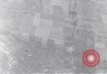 Standbild us bomber angreifen Krefeld Deutschland in Zweiten Weltkrieg Krefeld Deutschland, 1945, aus Sekunde 42 historischem Filmmaterial Videoclip 65675037592