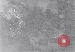 Standbild us bomber angreifen Krefeld Deutschland in Zweiten Weltkrieg Krefeld Deutschland, 1945, aus Sekunde 43 historischem Filmmaterial Videoclip 65675037592