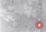Standbild us bomber angreifen Krefeld Deutschland in Zweiten Weltkrieg Krefeld Deutschland, 1945, aus Sekunde 44 historischem Filmmaterial Videoclip 65675037592