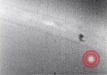 Standbild Amerikanische B-17 Bomber fliegen durch Flak Wolken Kassel Deutschland, 1945, aus Sekunde 14 historischem Filmmaterial Videoclip 65675037593