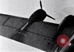 Standbild Amerikanische B-17 Bomber fliegen durch Flak Wolken Kassel Deutschland, 1945, aus Sekunde 19 historischem Filmmaterial Videoclip 65675037593