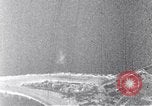Standbild Amerikanische B-17 Bomber fliegen durch Flak Wolken Kassel Deutschland, 1945, aus Sekunde 21 historischem Filmmaterial Videoclip 65675037593