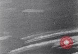 Standbild Amerikanische B-17 Bomber fliegen durch Flak Wolken Kassel Deutschland, 1945, aus Sekunde 23 historischem Filmmaterial Videoclip 65675037593