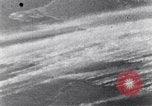 Standbild Amerikanische B-17 Bomber fliegen durch Flak Wolken Kassel Deutschland, 1945, aus Sekunde 26 historischem Filmmaterial Videoclip 65675037593