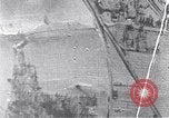 Standbild Amerikanische B-17 Bomber fliegen durch Flak Wolken Kassel Deutschland, 1945, aus Sekunde 37 historischem Filmmaterial Videoclip 65675037593