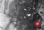 Standbild Amerikanische B-17 Bomber fliegen durch Flak Wolken Kassel Deutschland, 1945, aus Sekunde 43 historischem Filmmaterial Videoclip 65675037593