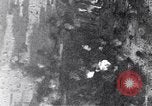 Standbild Amerikanische B-17 Bomber fliegen durch Flak Wolken Kassel Deutschland, 1945, aus Sekunde 46 historischem Filmmaterial Videoclip 65675037593