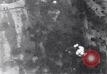 Standbild Amerikanische B-17 Bomber fliegen durch Flak Wolken Kassel Deutschland, 1945, aus Sekunde 52 historischem Filmmaterial Videoclip 65675037593
