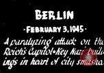 Standbild American B-17 Bomber angreifen Berlin Berlin Deutschland, 1945, aus Sekunde 1 historischem Filmmaterial Videoclip 65675037595