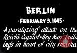 Standbild American B-17 Bomber angreifen Berlin Berlin Deutschland, 1945, aus Sekunde 4 historischem Filmmaterial Videoclip 65675037595