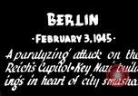 Standbild American B-17 Bomber angreifen Berlin Berlin Deutschland, 1945, aus Sekunde 5 historischem Filmmaterial Videoclip 65675037595