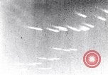 Standbild American B-17 Bomber angreifen Berlin Berlin Deutschland, 1945, aus Sekunde 10 historischem Filmmaterial Videoclip 65675037595