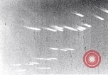 Standbild American B-17 Bomber angreifen Berlin Berlin Deutschland, 1945, aus Sekunde 12 historischem Filmmaterial Videoclip 65675037595