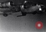 Standbild American B-17 Bomber angreifen Berlin Berlin Deutschland, 1945, aus Sekunde 14 historischem Filmmaterial Videoclip 65675037595