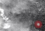 Standbild American B-17 Bomber angreifen Berlin Berlin Deutschland, 1945, aus Sekunde 29 historischem Filmmaterial Videoclip 65675037595