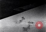 Standbild American B-17 Bomber angreifen Berlin Berlin Deutschland, 1945, aus Sekunde 35 historischem Filmmaterial Videoclip 65675037595