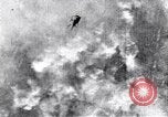 Standbild American B-17 Bomber angreifen Berlin Berlin Deutschland, 1945, aus Sekunde 37 historischem Filmmaterial Videoclip 65675037595