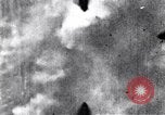 Standbild American B-17 Bomber angreifen Berlin Berlin Deutschland, 1945, aus Sekunde 49 historischem Filmmaterial Videoclip 65675037595