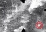 Standbild American B-17 Bomber angreifen Berlin Berlin Deutschland, 1945, aus Sekunde 50 historischem Filmmaterial Videoclip 65675037595