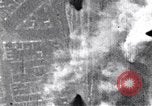 Standbild American B-17 Bomber angreifen Berlin Berlin Deutschland, 1945, aus Sekunde 51 historischem Filmmaterial Videoclip 65675037595