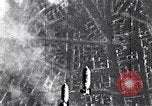 Standbild American B-17 Bomber angreifen Berlin Berlin Deutschland, 1945, aus Sekunde 59 historischem Filmmaterial Videoclip 65675037595