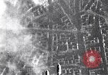 Standbild American B-17 Bomber angreifen Berlin Berlin Deutschland, 1945, aus Sekunde 60 historischem Filmmaterial Videoclip 65675037595