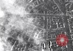 Standbild American B-17 Bomber angreifen Berlin Berlin Deutschland, 1945, aus Sekunde 61 historischem Filmmaterial Videoclip 65675037595