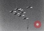 Standbild 8th US Air Force Bombardierung Dresden in Zweiten Weltkrieg Dresden Deutschland, 1945, aus Sekunde 8 historischem Filmmaterial Videoclip 65675037596