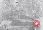 Standbild 8th US Air Force Bombardierung Dresden in Zweiten Weltkrieg Dresden Deutschland, 1945, aus Sekunde 34 historischem Filmmaterial Videoclip 65675037596